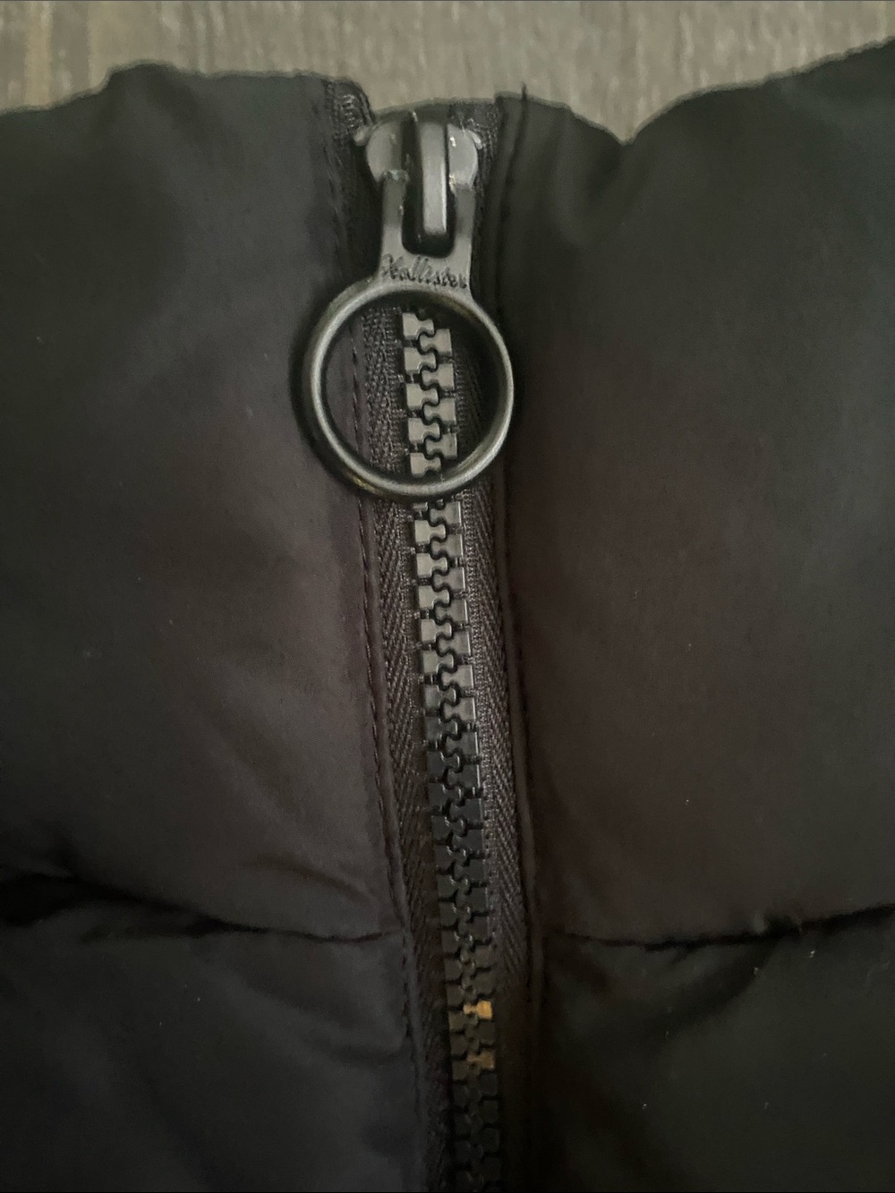 Hollister Black Cropped Puffer Jacket - Picture 2 of 4